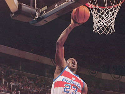 nba篮网对阵雄鹿现场